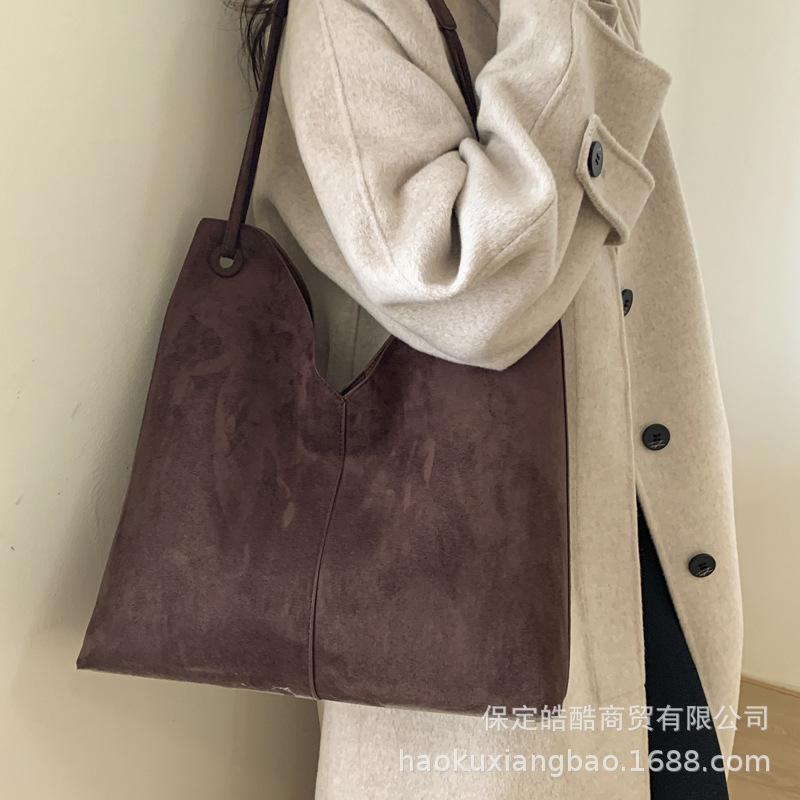 Замшевая сумка женская большой вместимости 2025 новая осень и зима универсальная повседневная на плечо ретро сумка для поездок сумка-тоут