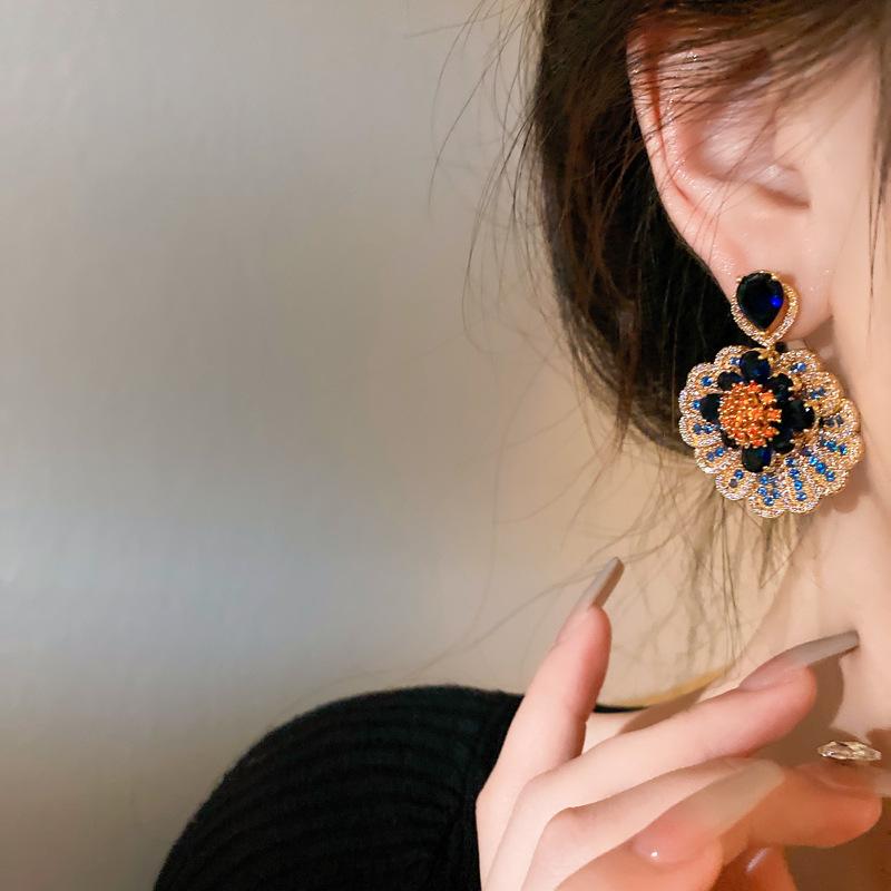 Серебряные иглы с цирконом и бриллиантами, инкрустированные цветами, нишевые легкие роскошные серьги высокого класса, модные темпераментные серьги для тяжелой промышленности, женские