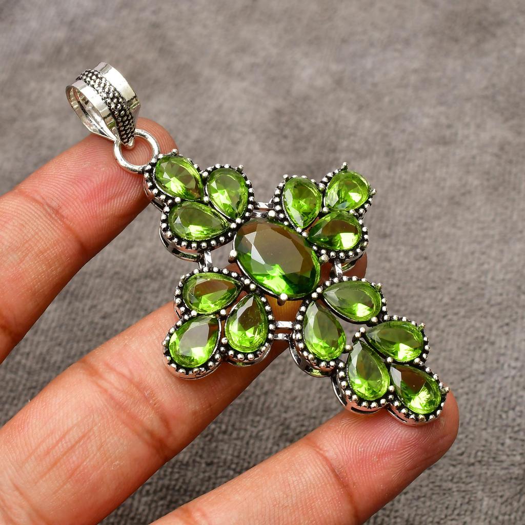 Кулон в форме креста с камнем перидот : Подвеска из стерлингового серебра 925 пробы, ручная работа