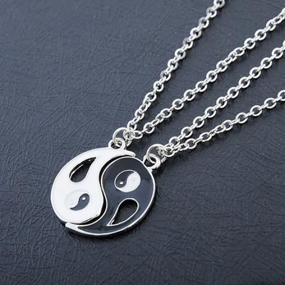 2Pcs/Set Best Friends Tai Chi Yin Yang Hollow Pendant Split Matching Necklace