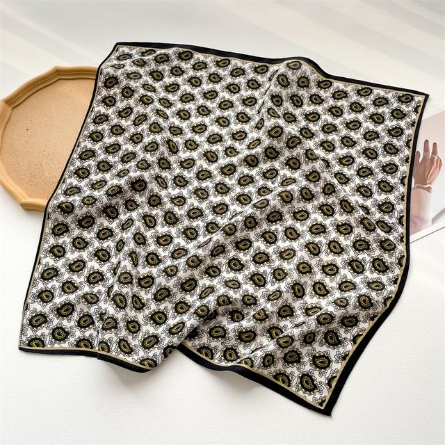 Дизайнерский велюровый квадратный шарф для женщин, шейный платок, галстук, модный маленький клетчатый шарф для волос на запястьях, новый платок, бандана 