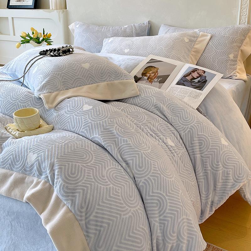 Утолщенный молочный флис Четыре предмета Корейский резной коралловый флис Двустороннее фланелевое пододеяльник Простыня Постельное белье