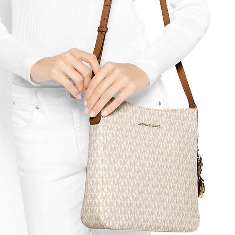 Michael Kors MK Jet Set Минималистичная Монограмма Дорожная Мода ПВХ Сумка-Почтальон Женские сумки Ванильно-Белый 30H6GTVM3V-VANILLA