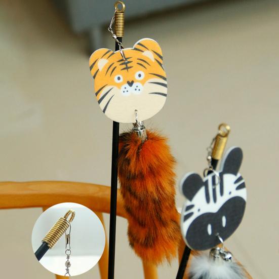 Удочка-дразнилка для кошек, дизайн с плюшевым хвостом, очаровательный внешний вид, мультяшная форма, эргономичная ручка, удобная