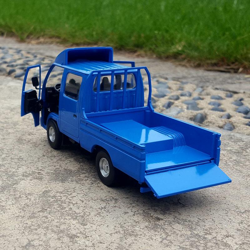 1/32 ISUZU NHR Alloy Car Model Diecasts Metal Dump Truck Vehicles Model Sound and Light Simulation Collection Childrens Toy Gift