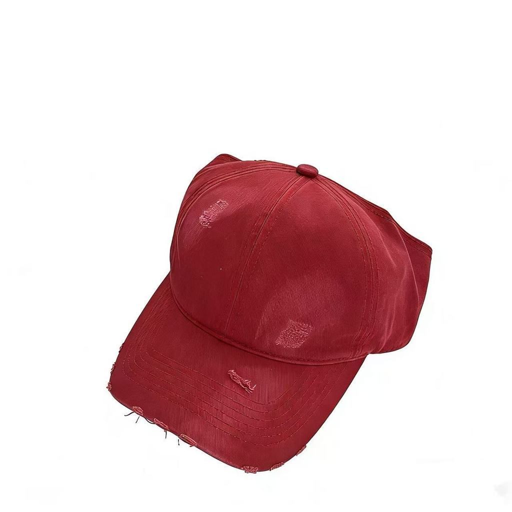 Classic Cotton Baseball Cap With Adjustable Fit For Sun Protection And Wind Resistance