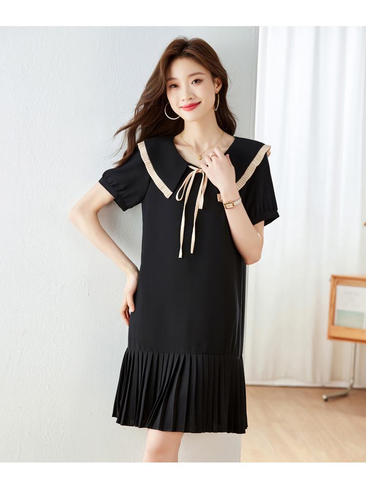 Age reducing doll collar A-line pleated black dress