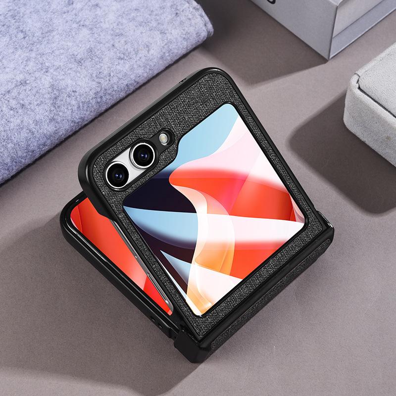 Магнитный чехол Samsung Z Flip7/6/5 с тканевой текстурой и защитой экрана