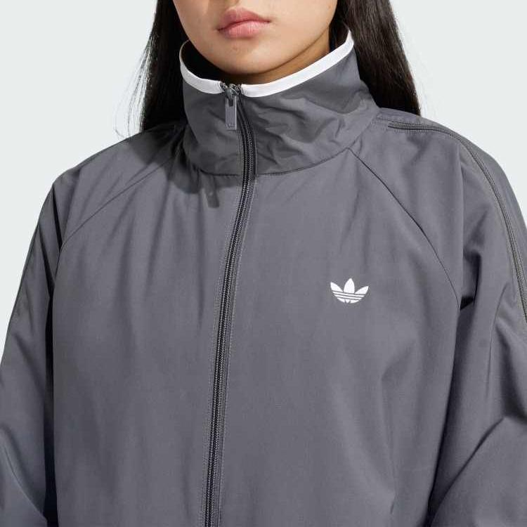 adidas Удобная женская куртка с застежкой-молнией и воротником-стойкой Originals Logo Stripes, темно-серая JY8879