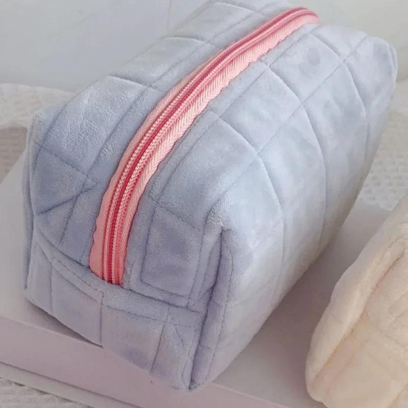 Cosmetic Storage Bag, Large Zipper Makeup Organizer Bag Women Travel Make Up Toiletry Bag, Multifunctional Handbag