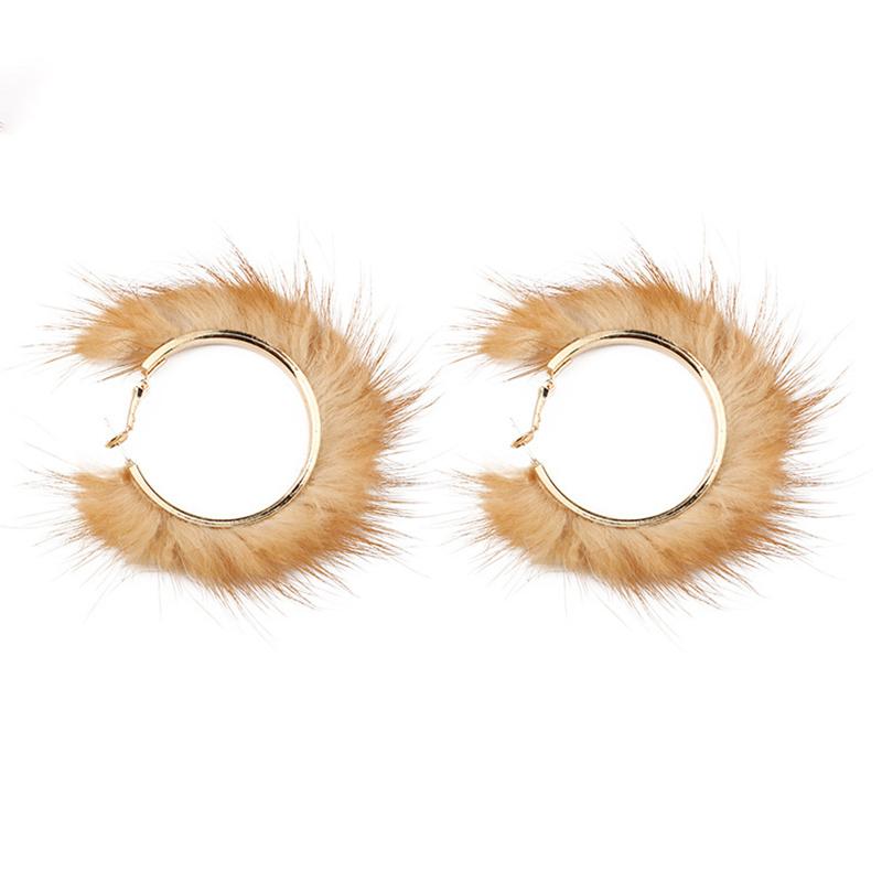1 пара украшений Великолепный плюшевый дизайн Серьги для повседневной носки Модные золотые серьги-кольца Универсальный пушистый меховой дизайн милый многоцветный