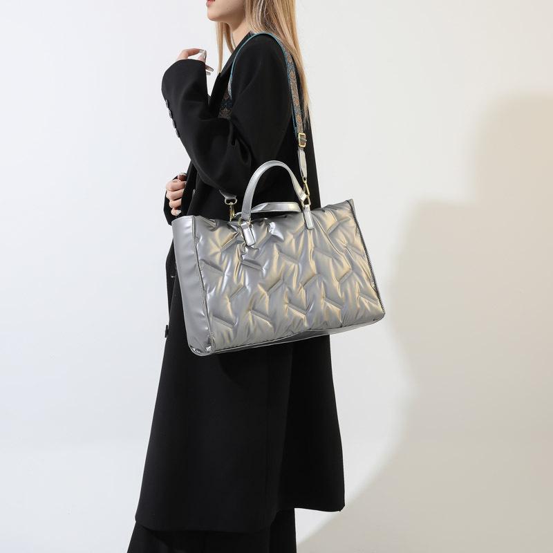 Модная сумка большой вместимости Женская новая универсальная портативная сумка-тоут через плечо для поездок на работу