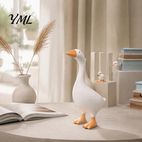 Healing Style Room Decor Magnetic Goose Key Holder, Resin Statue for Entryway Decor, Cute Animal Decorative Figurine Desktop Ornament with Mouth Metal