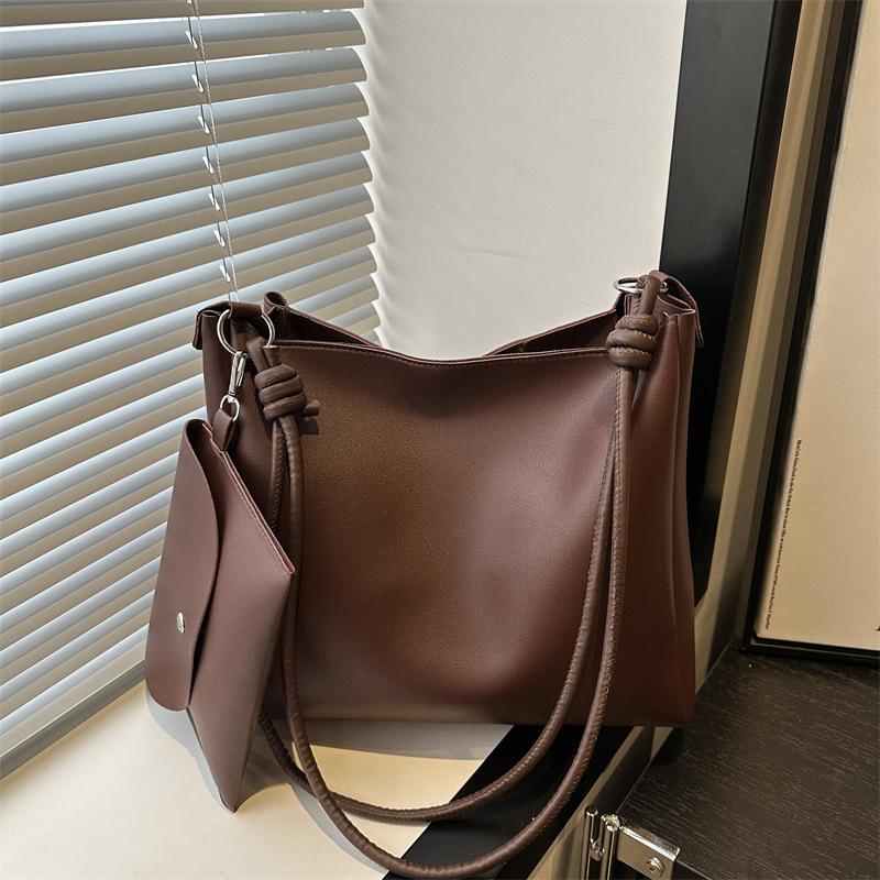 Вместительные наплечные сумки для женщин Зимний дизайнерский тренд Сумка-ведро Комбинированная сумка Искусственная кожа Женские сумки для работы CLE