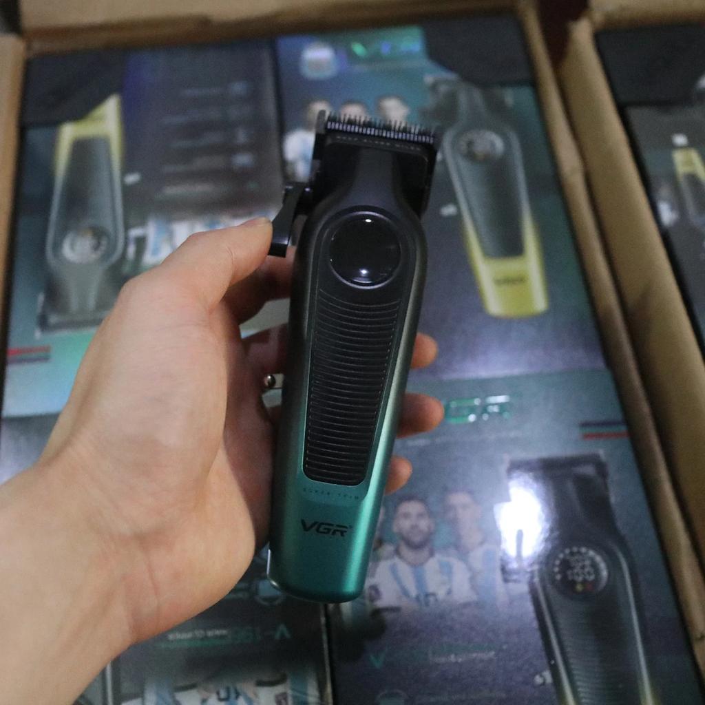 Original VGR V-196 Gradient Metal Body Hair Trimmer Men's Electric Hair Clipper LED Intelligent Digital Display Home Carving Pusher Home Hair Trimming