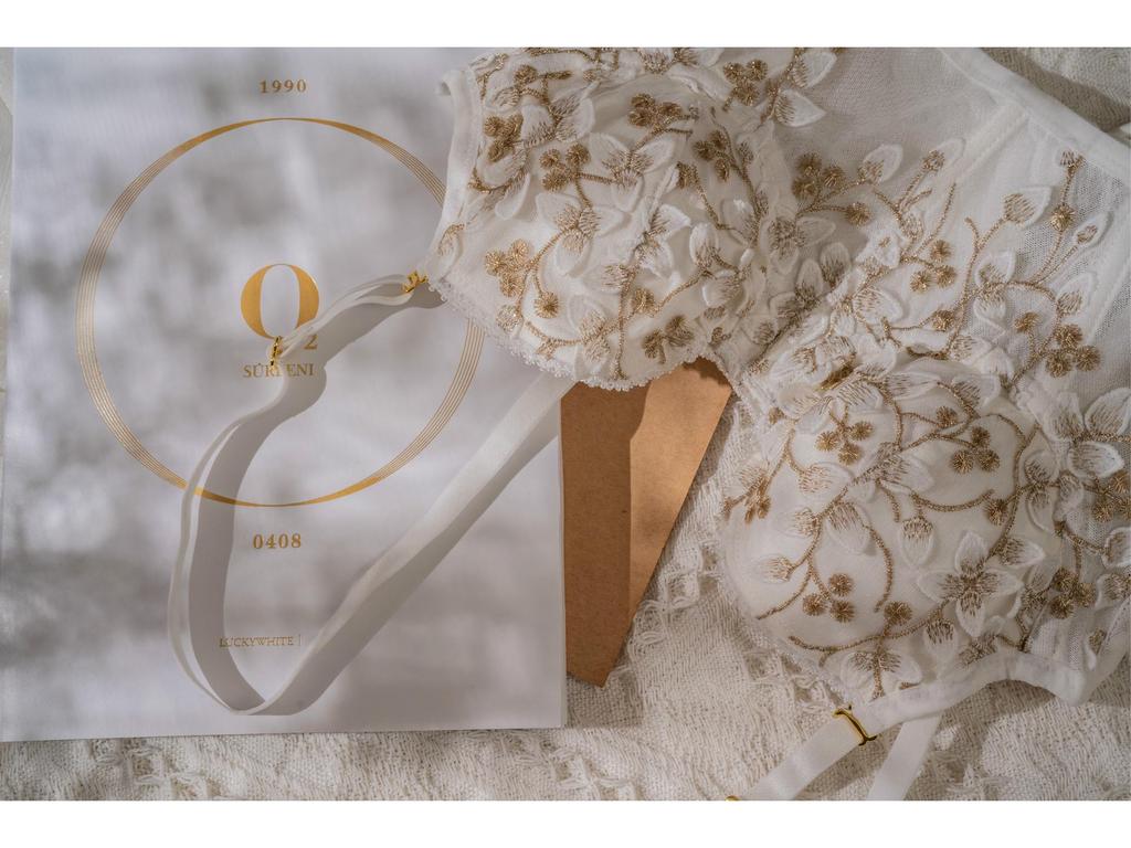 Комплект нижнего белья с французской вышивкой: Удлиненный корсетный топ-майка для женщин - стиль Pure Desire