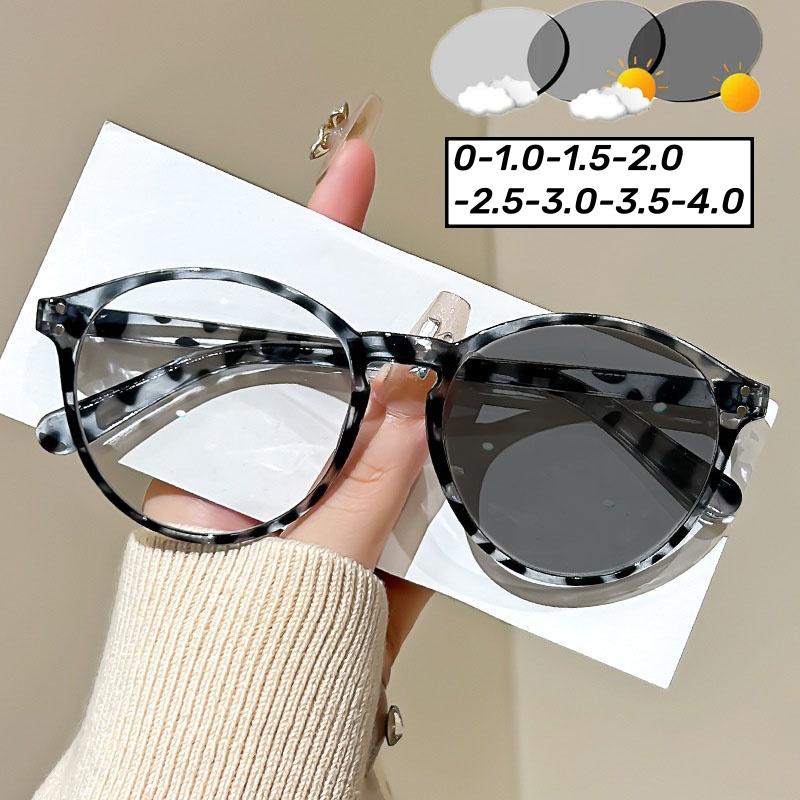 Round Pochromic Myopia Glasses Retro Color Changing Near Sight Glasses for Women Men Anti Blue Light UV Protection Eyeglasses