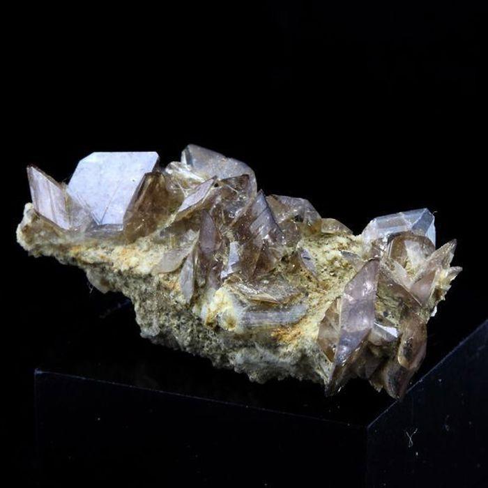 Pierres et Minéraux. Axinite. 13.0 ct. La Balme d'Auris, Bourg d'Oisans, Isère, France..