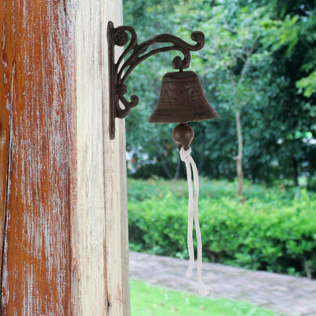 1Pcs Retro Iron Doorbell Hanging Wall Bell Manually Shaking Cast Iron Vintage Door Bell Rustic Style Decor for Garden Coffee