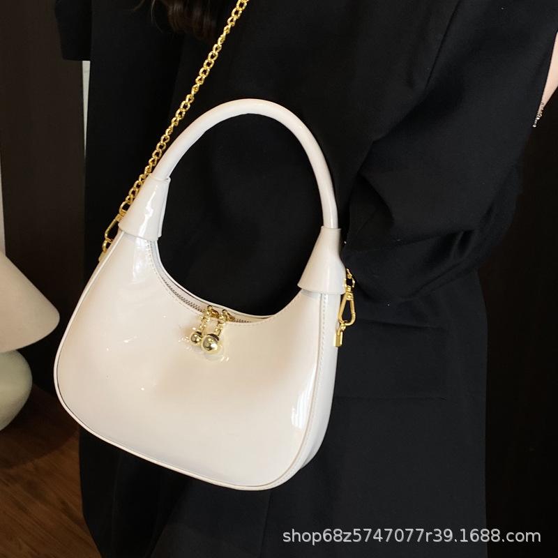 2025 New Handheld Crescent Bag Women's Fashion Patent Leather Underarm Bag Casual Simple Commuter Shoulder Crossbody Women's Bag