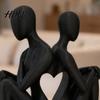 Прочный 3D-печатный декор Абстрактная скульптура пары спина к спине Матовый черный Настольные украшения
