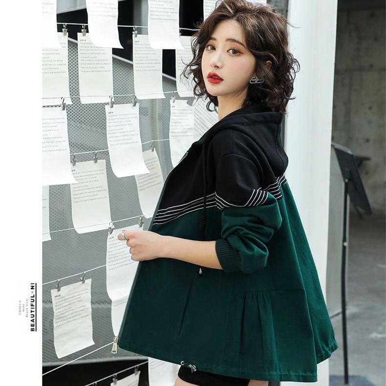 Повседневная женская ветровка свободного кроя с капюшоном и вставками на осень