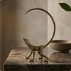 Золотая Фигурка Рептилии Статуэтка из Текстурной Смолы Игуана с Изогнутым Хвостом Скульптура