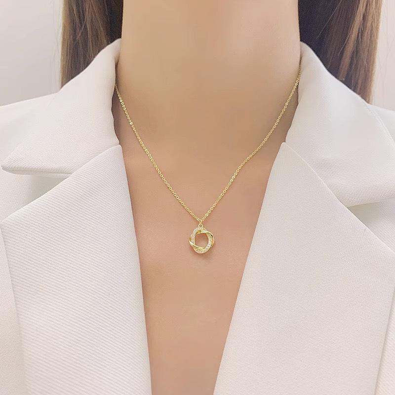 Ожерелье с подвеской в виде золотой розы с медным покрытием: Французский стиль, нишевый дизайн высокого класса для женщин