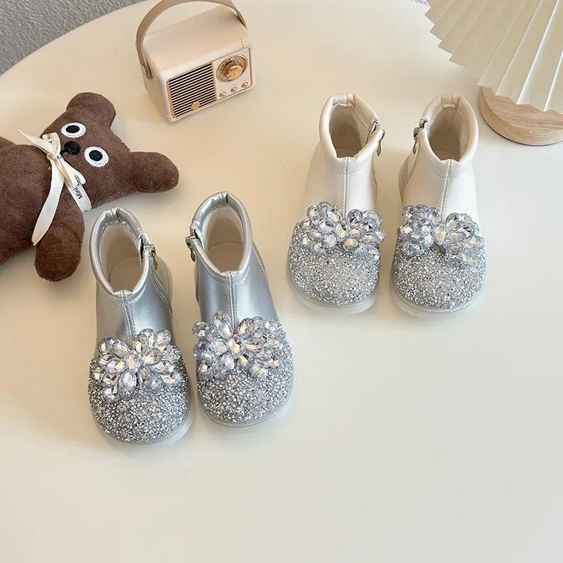 2024 Детские модные ботинки принцессы для девочек, зимние новые корейские мягкие нескользящие элегантные универсальные кожаные туфли до щиколотки