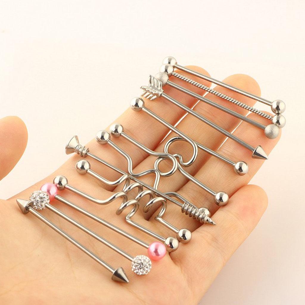 Серьги со штангой изготовлены из нержавеющей стали,инкрустированы стразами