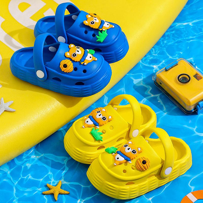EVA New Children's Hole Shoes Children Boys and Girls Summer Soft-soled Beach Shoes Cartoon Baby Slippers
