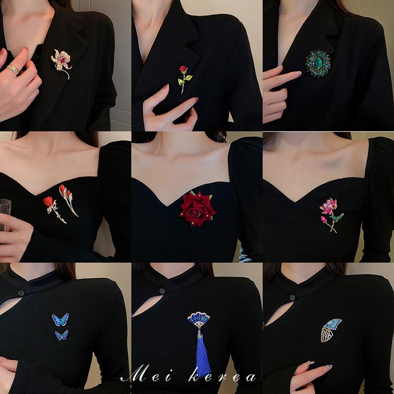 SKEDS Изысканные Женские Модные Кристаллические Броши-Булавки Корейского Стиля Креативные Винтажные Роскошные Значки со Стразами Для Женской Одежды