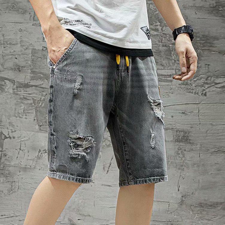 Мужские модные рваные джинсовые шорты 2007 года: Эластичная талия, свободный крой, длина до середины икры, стиль «пятиточечный».