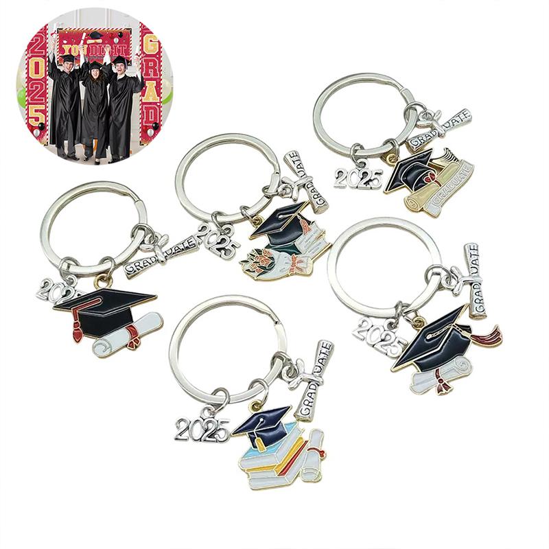 10 шт. 2025 Выпускная мантия, шапочка, брелок-кольцо, студенческие женские украшения, персонализированные аксессуары, подвеска, памятные подарки