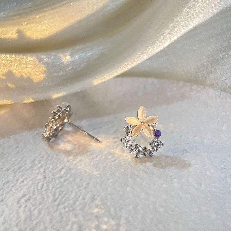 Серьги в виде венка из свежих цветов In The Forest Sweet Summer Earrings
