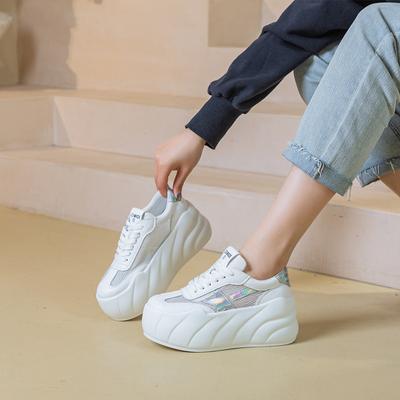 Дышащая сетчатая обувь, новые маленькие белые туфли лето 2025, женские толстые подошвы увеличивают рост, повседневная сетчатая обувь, однотонная женская обувь