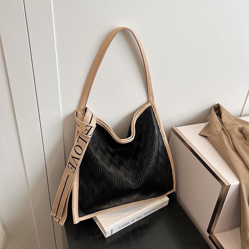 Модная плиссированная сумка большой вместимости женская 2025 новая универсальная сумка через плечо высококачественная текстура простая деловая сумка-тоут