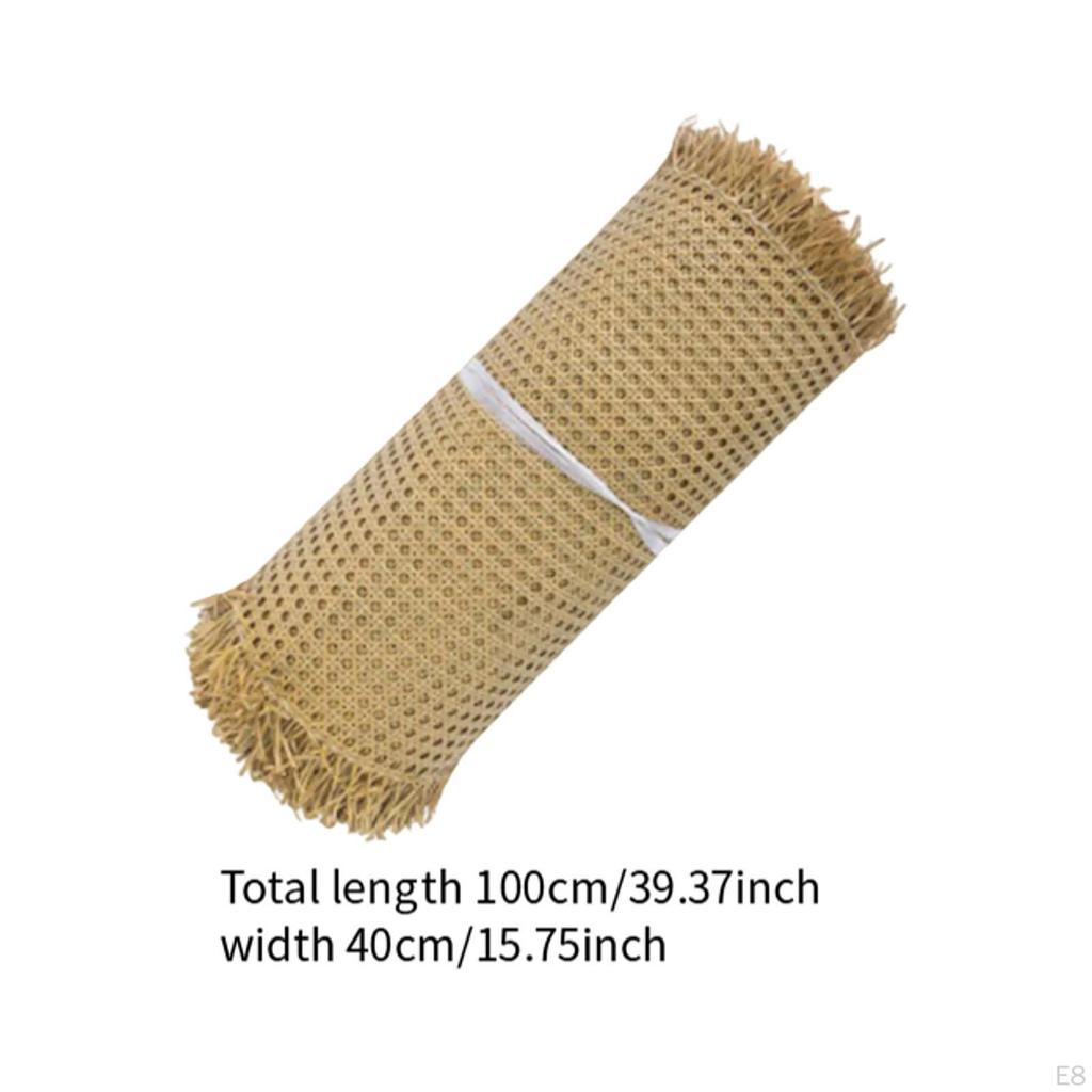 Удочка с ротанговой тростью, плывущей по течению