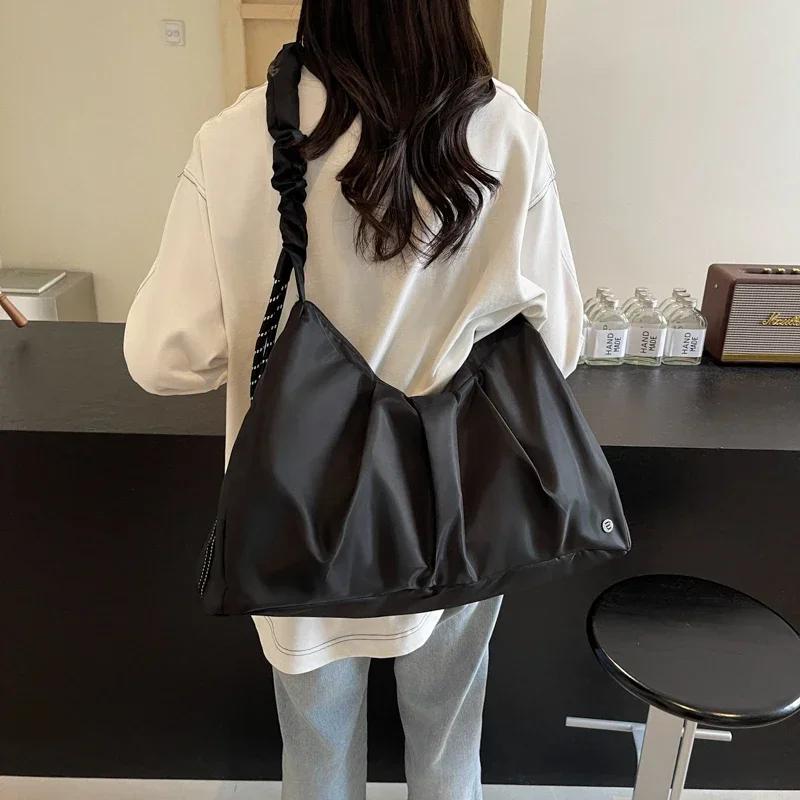 Monochromatic Large Capacity Crossbody Bags for Women Casual Sewing Line Soft Zipper Nylon Bags