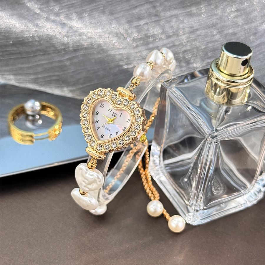 Любовь Инкрустированные бриллиантами женские часы Полностью бриллиантовые Персиковое сердце Цифровые Жемчужные Двойное заклинание Браслет-часы