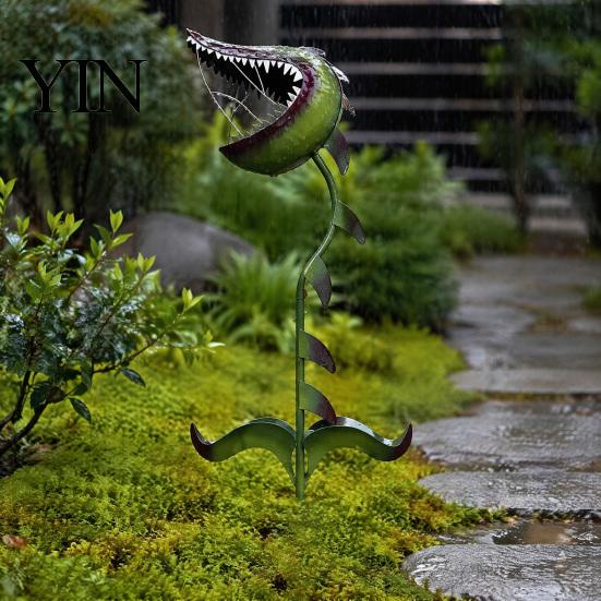 Quirky Outdoor Landscaping Carnivorous Plant Garden Stake, Large Metal Venus Flytrap Sculpture, Weird Sturdy Stakes Yard Art Stake for Patio
