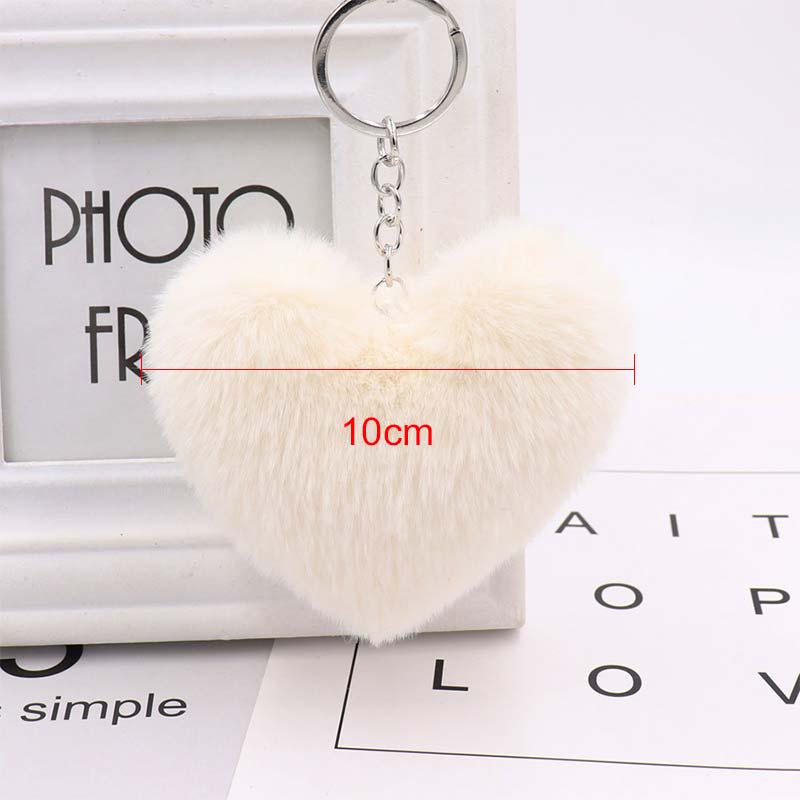 Брелок в виде пушистого сердечка
