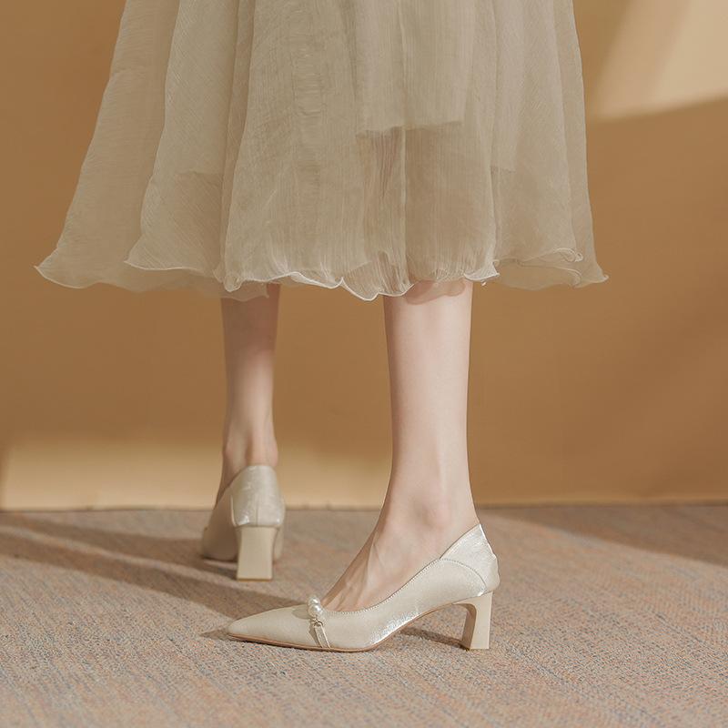 Niche Design Temperament High Heels 2025 Autumn New Women's Thin Heel Pearl Single Shoes