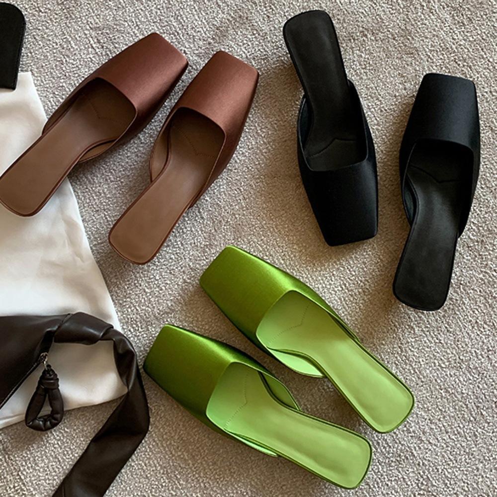 Модные ~ французские атласные туфли muller с треугольным каблуком 2025 года, новые туфли на каблуке-кошке, женские туфли на голову, классные женские тапочки