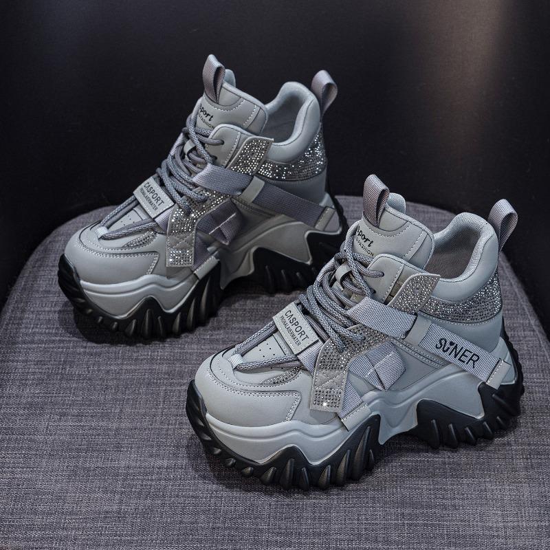 Кроссовки на толстой подошве в стиле "Dad Shoes" - это повседневная и универсальная обувь, с флисовой подкладкой для увеличения роста, женские кроссовки