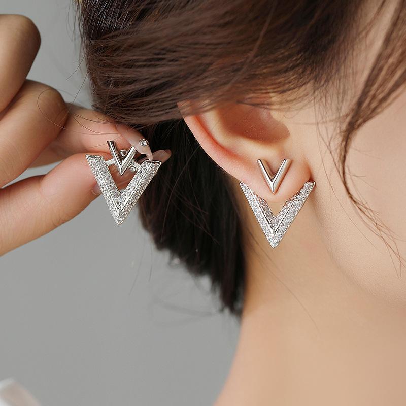 Slightly Inlaid With Diamond V Letter Stud Earrings, Women'S Light Luxury Design Sense, Wearing Triangular Earrings Before After Temperament Earrings