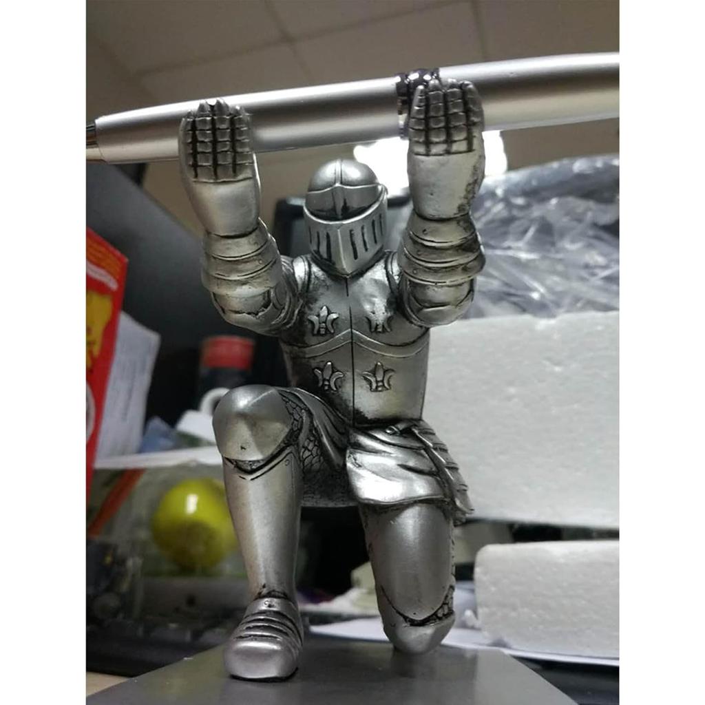 Магнитный держатель для ручки «Рыцарь-руководитель» с серебряным мечом, крутой держатель для ручки, украшение для дома, настольная подвесная фигурка «Рыцарь-руководитель»