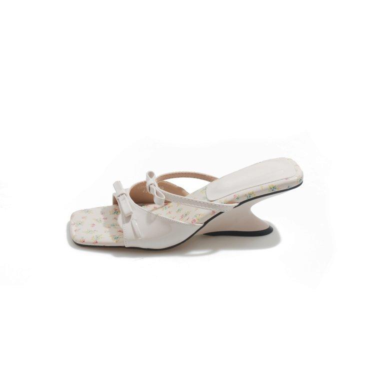 Французские элегантные туфли на танкетке женские босоножки с открытым носком и бантом на высоком каблуке лето 2025 г.