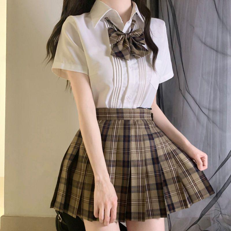 Японская школьная форма JK: Комплект: белая футболка с коротким рукавом и коричневая клетчатая плиссированная юбка
