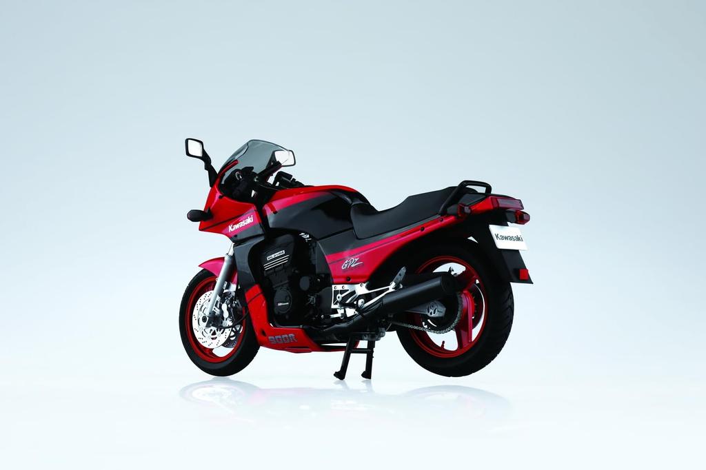 Aoshima Bunka Kyozaisha The Bike Series Kawasaki ZX900A GPZ900R Ninja 1990 Пластиковая модель с кастомными деталями 1/12 № 49